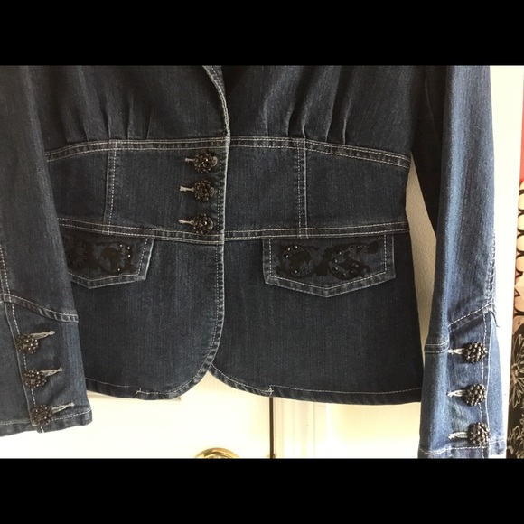 Dress barn Blue denim jacket with black detail,tapered waist like new condition - Picture 3 of 8